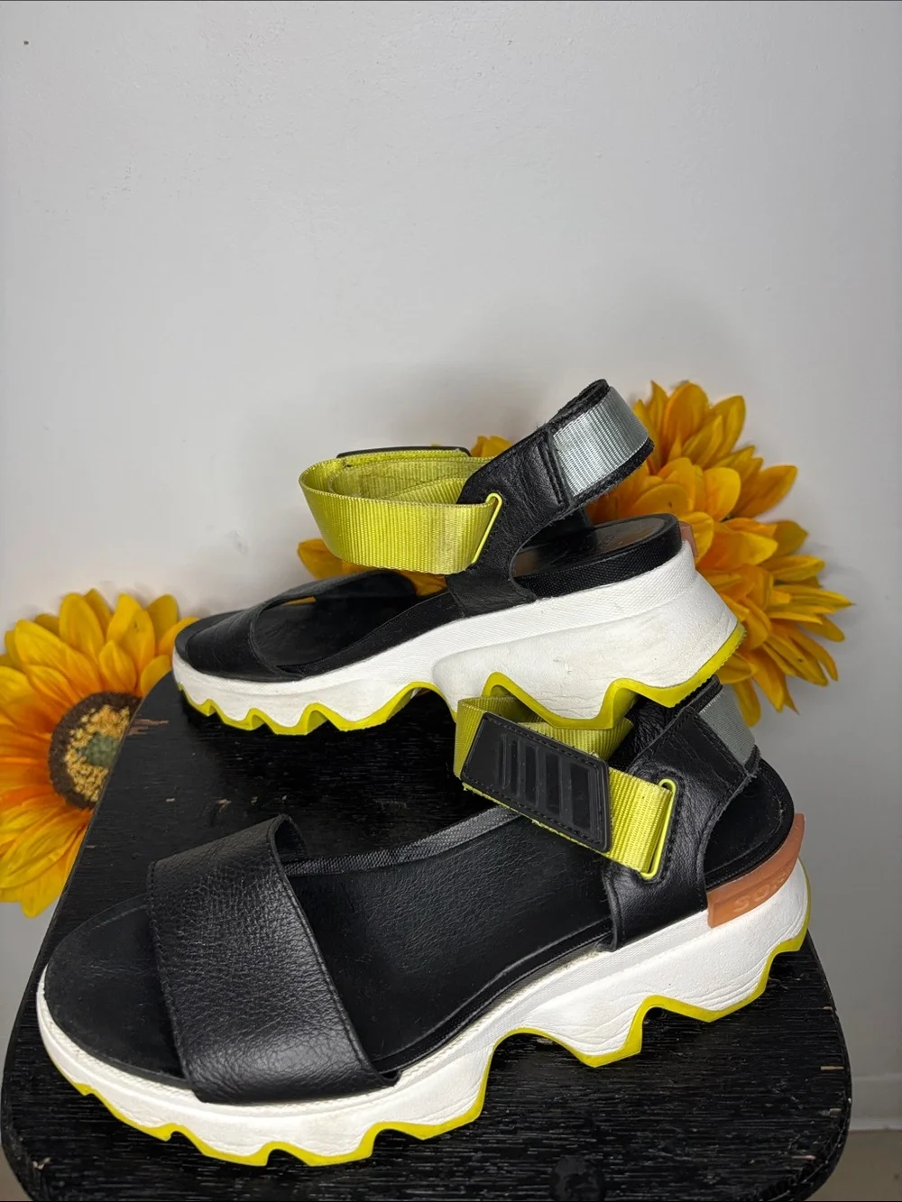 Sorel Women's KINETIC™ AURA Y Strap Platform Sandals Size 8.5